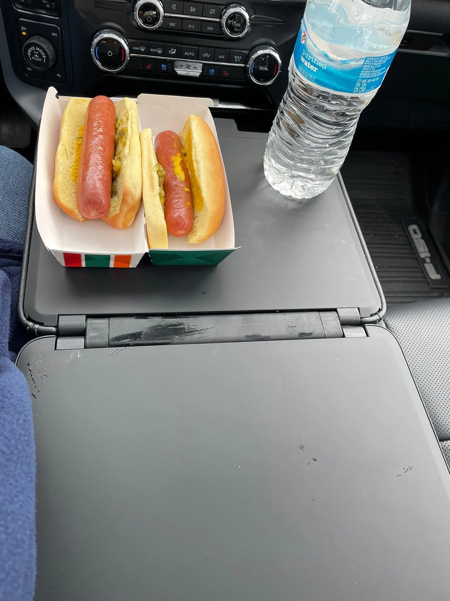 Ford F-150 Work surface Lunch3_On_Work_Surfac