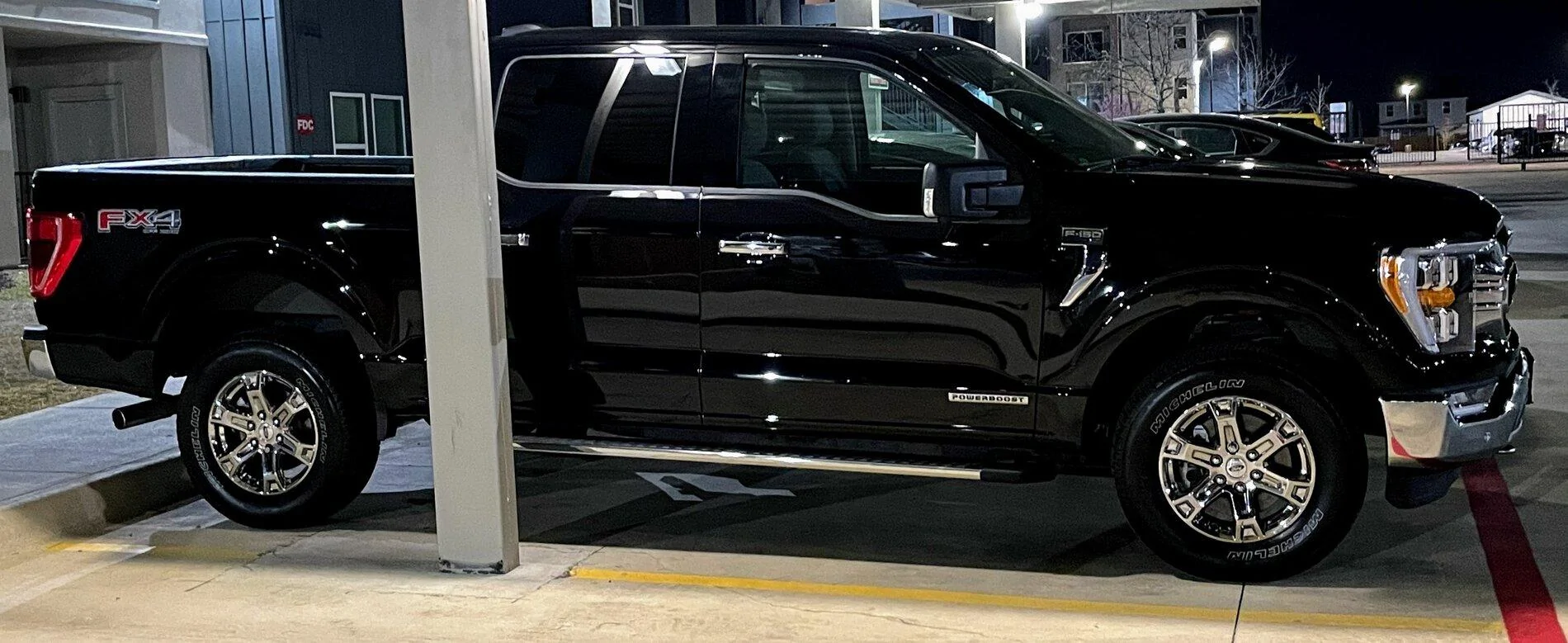 Ford F-150 AGATE BLACK F-150 (2021+) Club night1