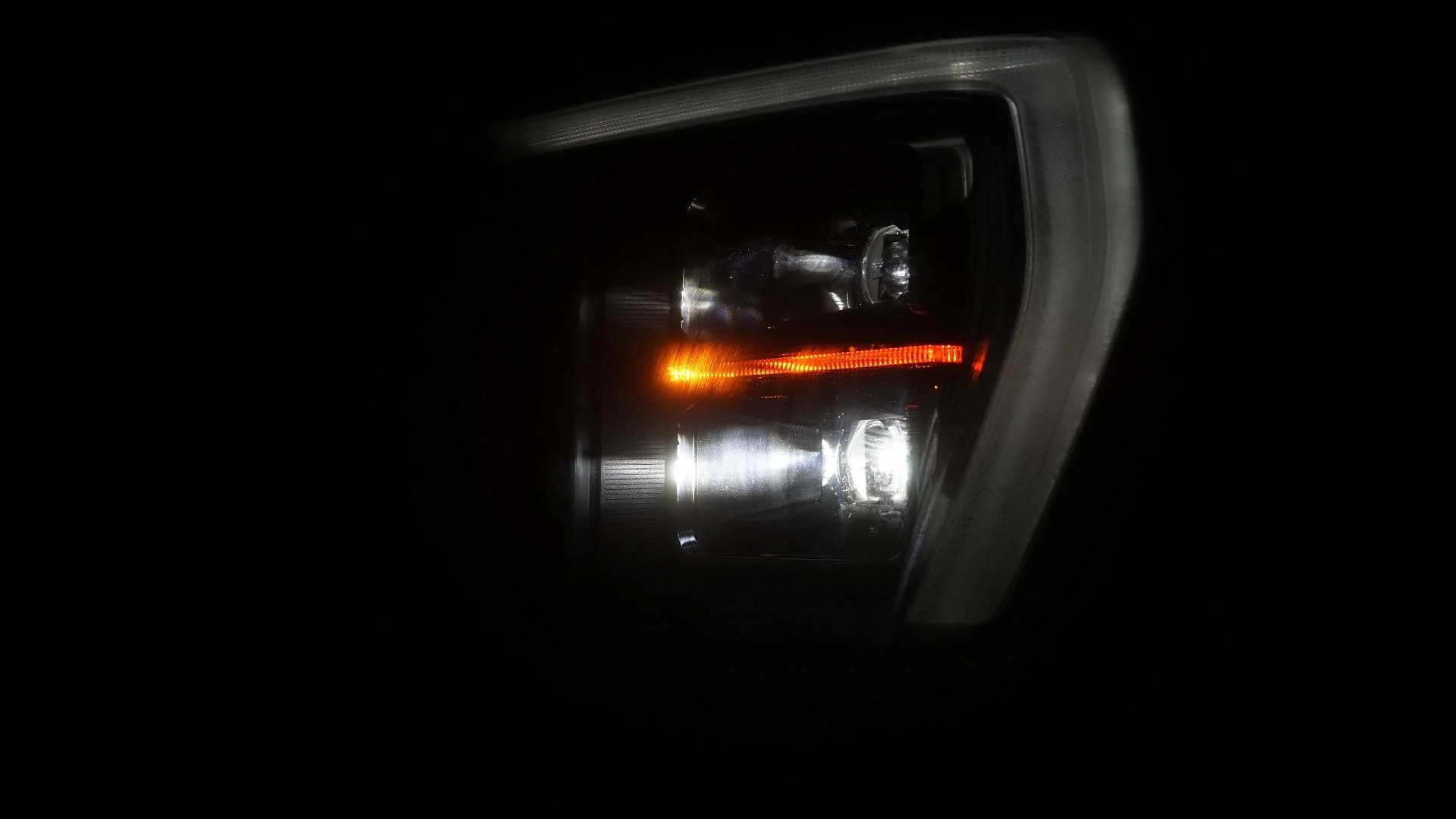 Ford F-150 Auto-level headlamps with CCD Normal