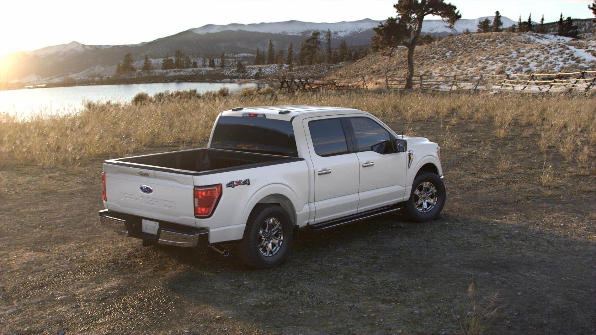 Ford F-150 2021 F-150 Colors from Every Angle p702_ext_360_oxford_white_0440