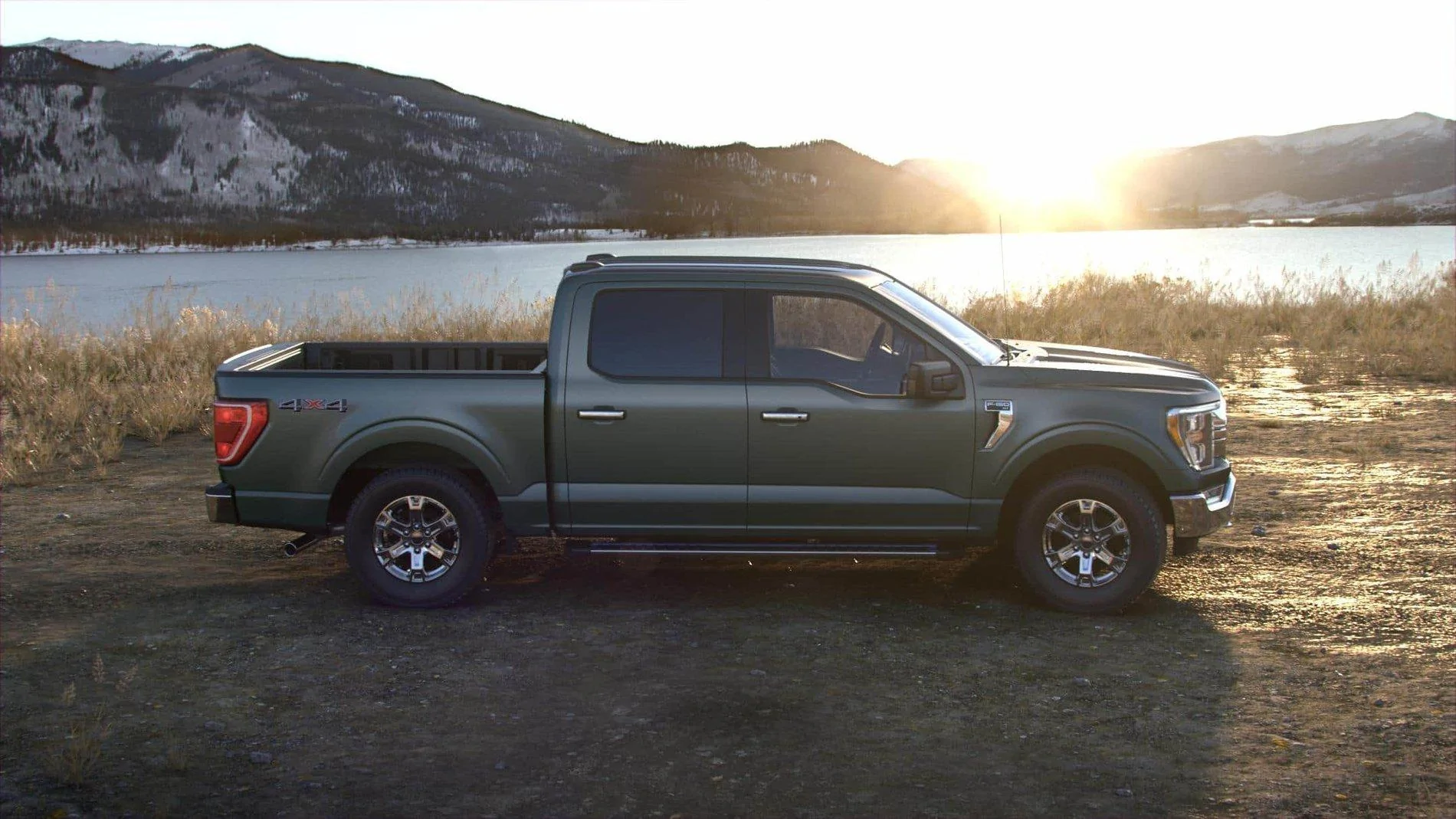 Ford F-150 2021 F-150 Colors from Every Angle p720_ext_360_guard_green_0540