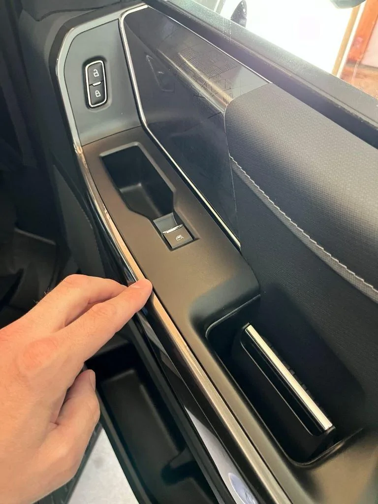 Ford F-150 Can Door Parts be Disassembled around the Window Controls? panel11