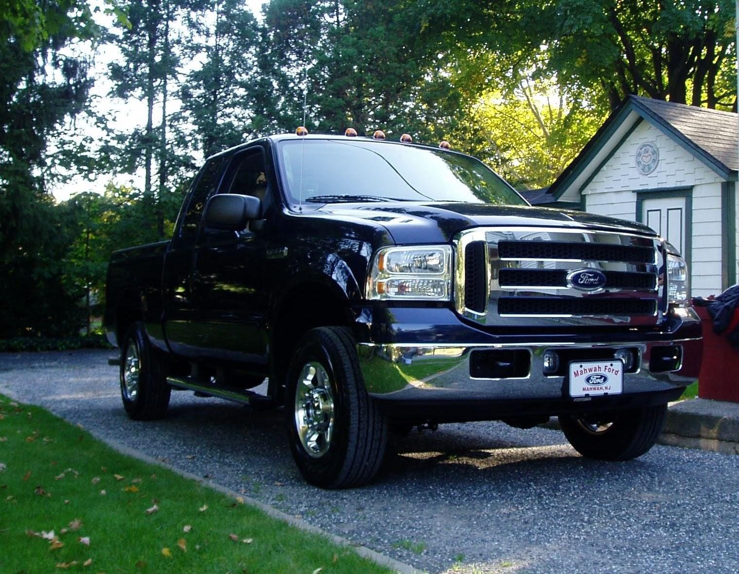 Ford F-150 Do you have a LARIAT SuperCAB? picture01