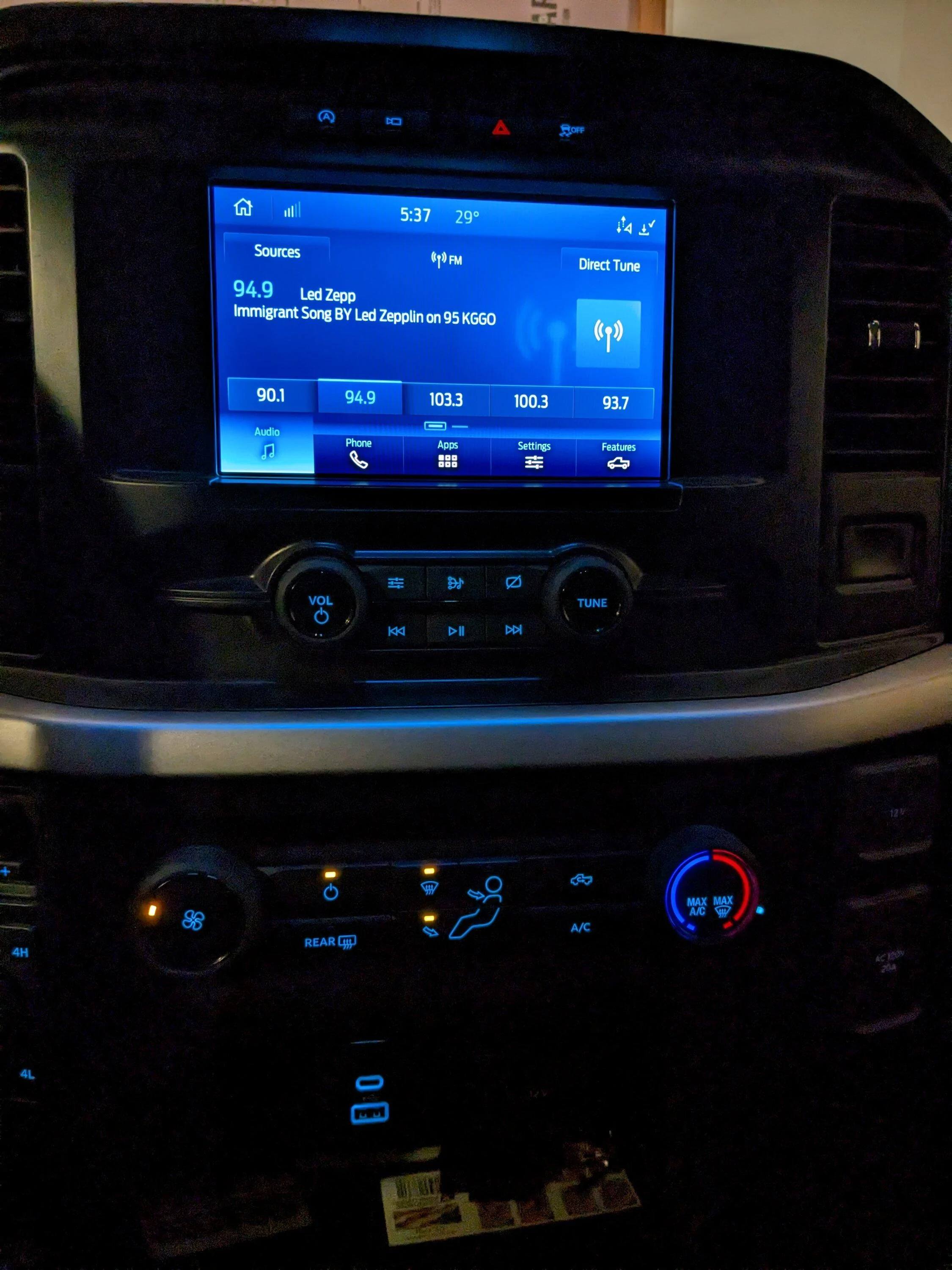 Ford F-150 2021XL 4x4- radio knobs, buttons supposed to light up? PXL_20230106_233753391