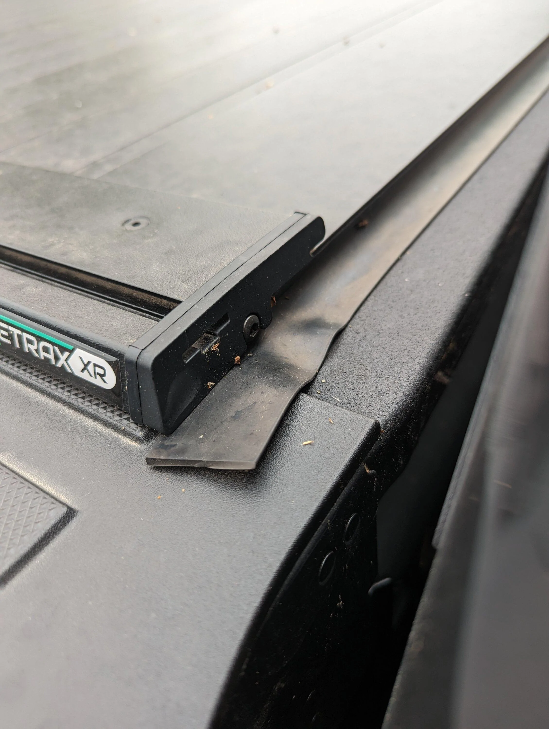 Ford F-150 Retrax Pro XR rubber seal PXL_20230614_195340443.MP