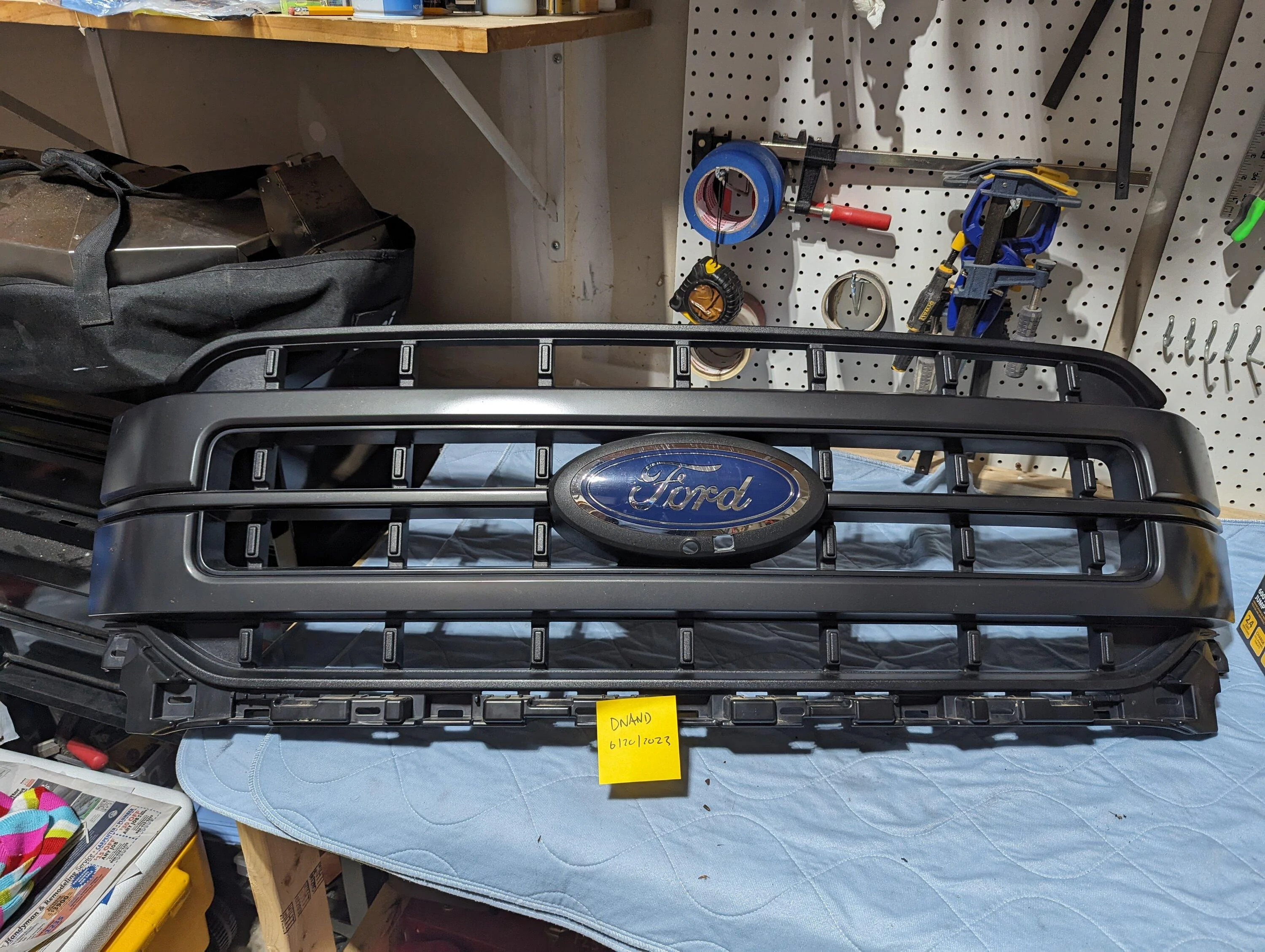 Ford F-150 21 Lariat grille with front emblem PXL_20230620_224858351