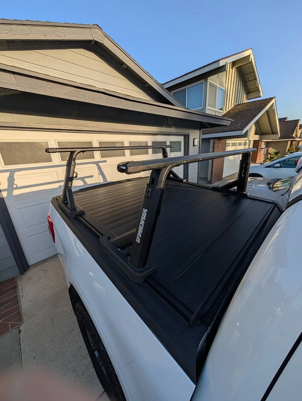 Ford F-150 Retrax Pro XR Tonneau Cover & Yakima Overhaul HD Rack - 5.5' Bed PXL_20250623_021512849