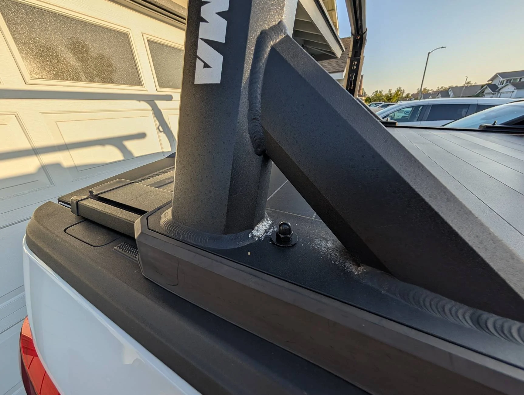 Ford F-150 Retrax Pro XR Tonneau Cover & Yakima Overhaul HD Rack - 5.5' Bed PXL_20250623_021518145