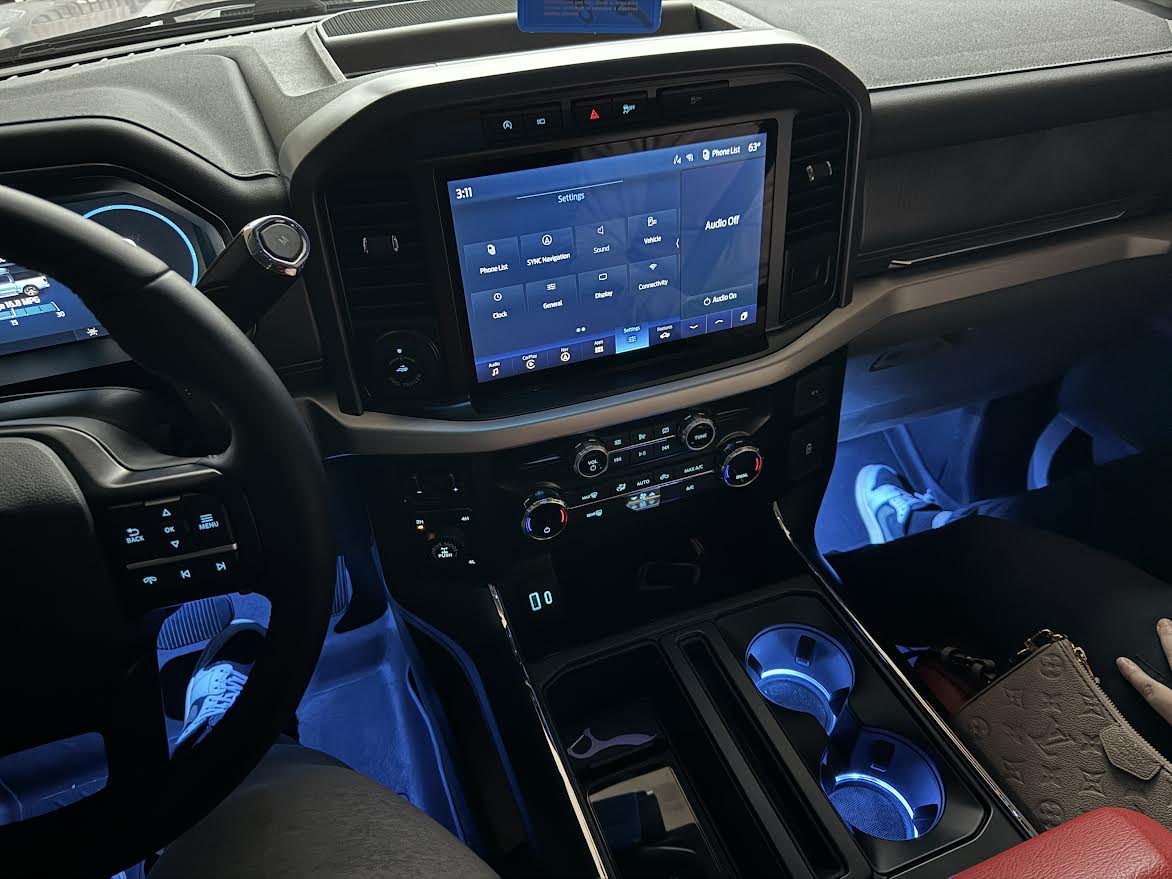 Ford F-150 XLT key start trucks lighted cup holders. RCSB Ambiant