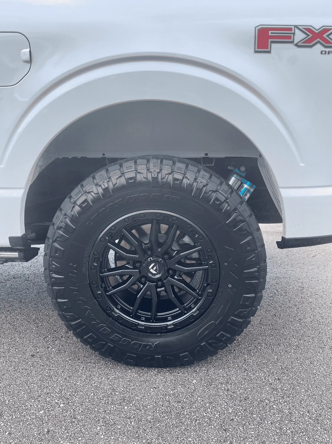 Ford F-150 2.5 King Coilover Reservoir and 295/70R18 Tires on 2021 FX4 Platinum rear tir