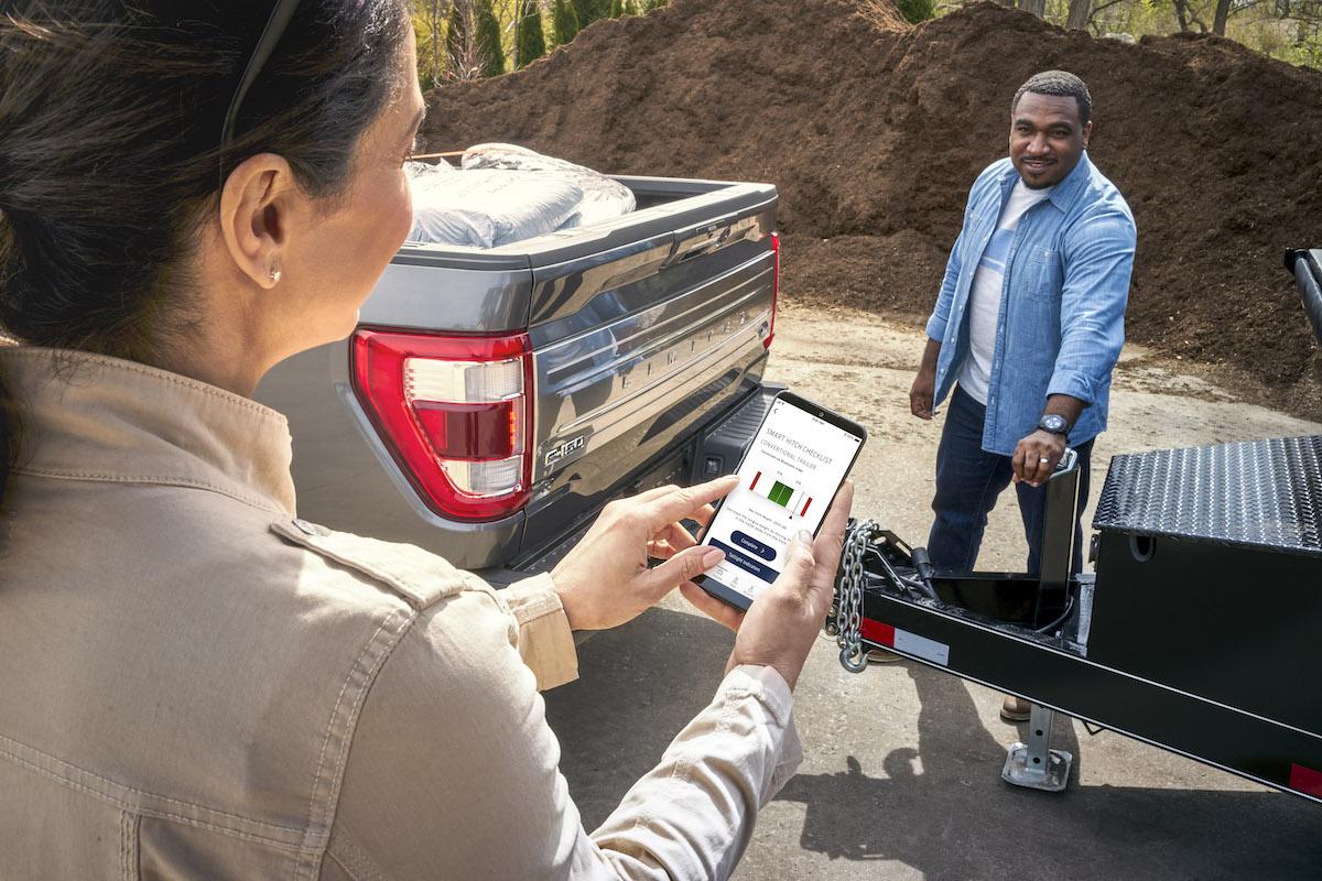 Ford F-150 F-150 Adds Class-Exclusive Payload Estimation, Trailer Towing and Smart Suspension Damping Features SmartHitch_FordPass_01