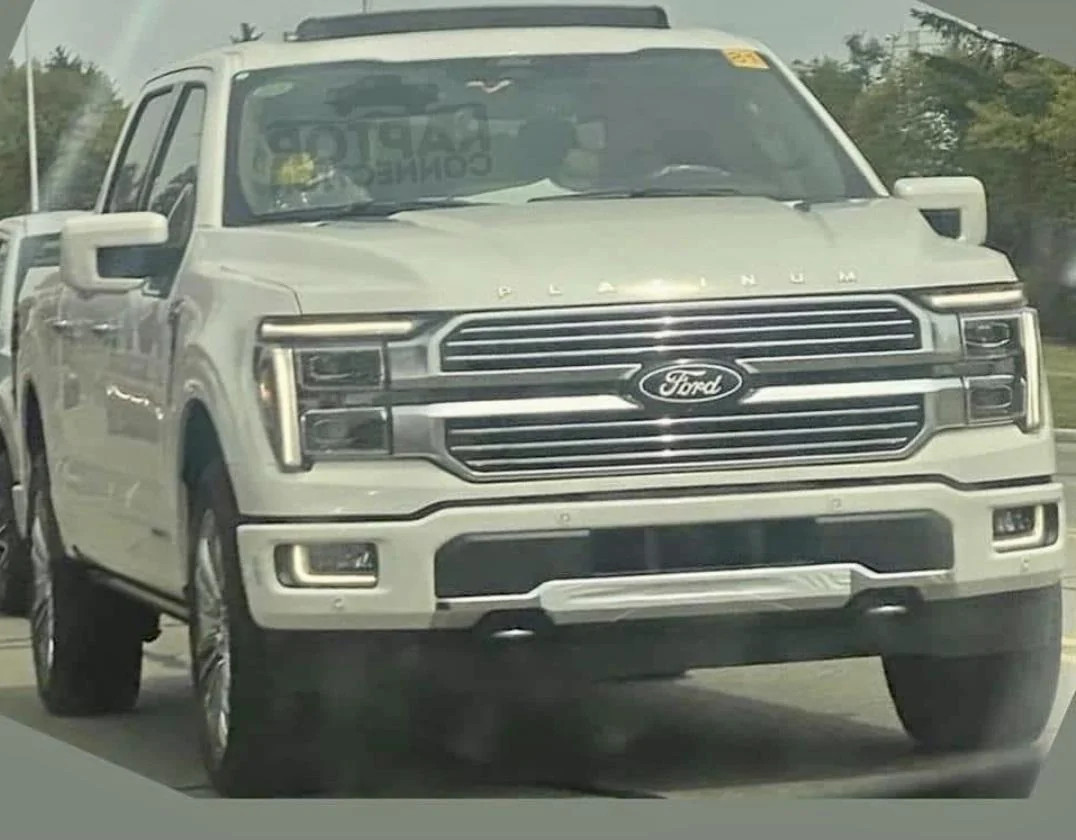 Ford F-150 2024 Platinum Uncamouflaged SmartSelect_20230713_160444_Chrom