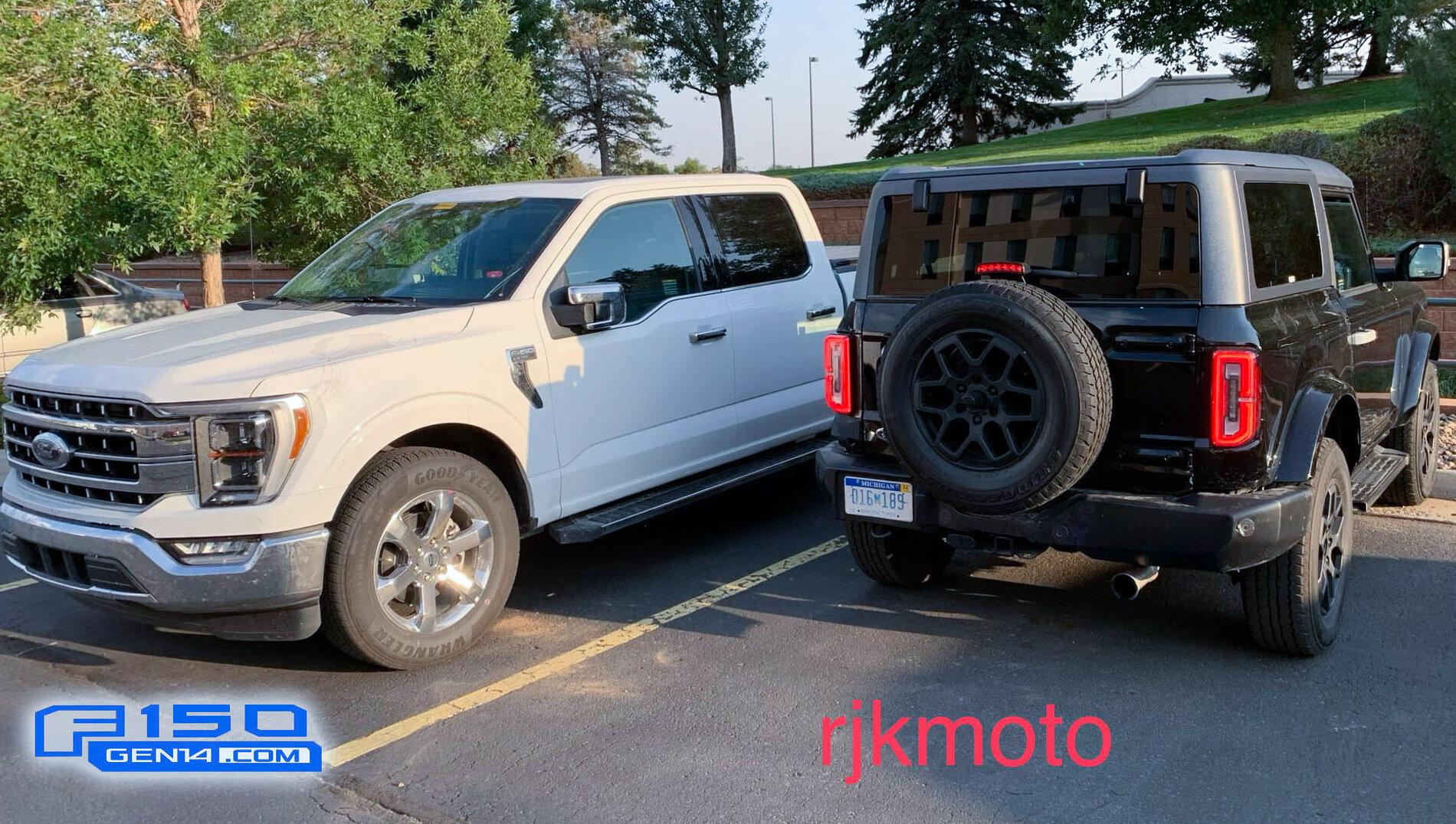 Ford F-150 SPACE WHITE F-150 (2021+) Club Space White 2021 F-150 Lariat Chrome 5