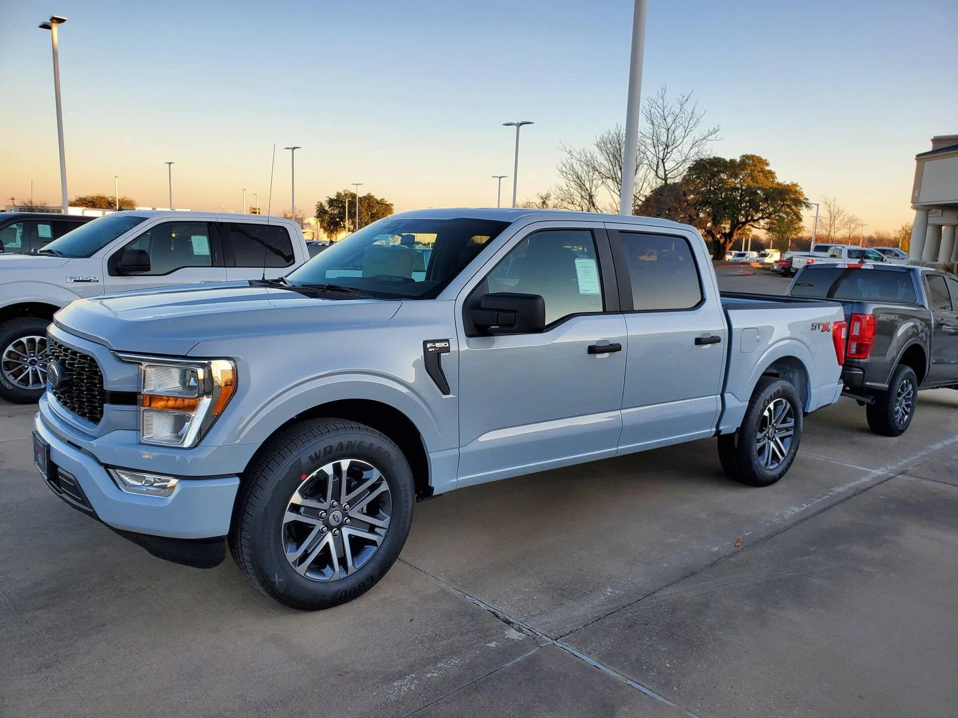 Ford F-150 SPACE WHITE F-150 (2021+) Club Space White STX 2021 F-150