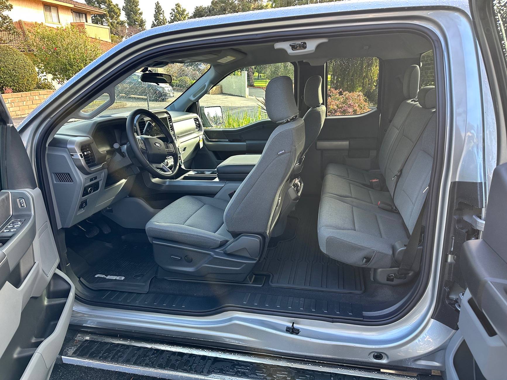 Ford F-150 Custom Leather Seats In My 24 RCSB tempImageA3w72M