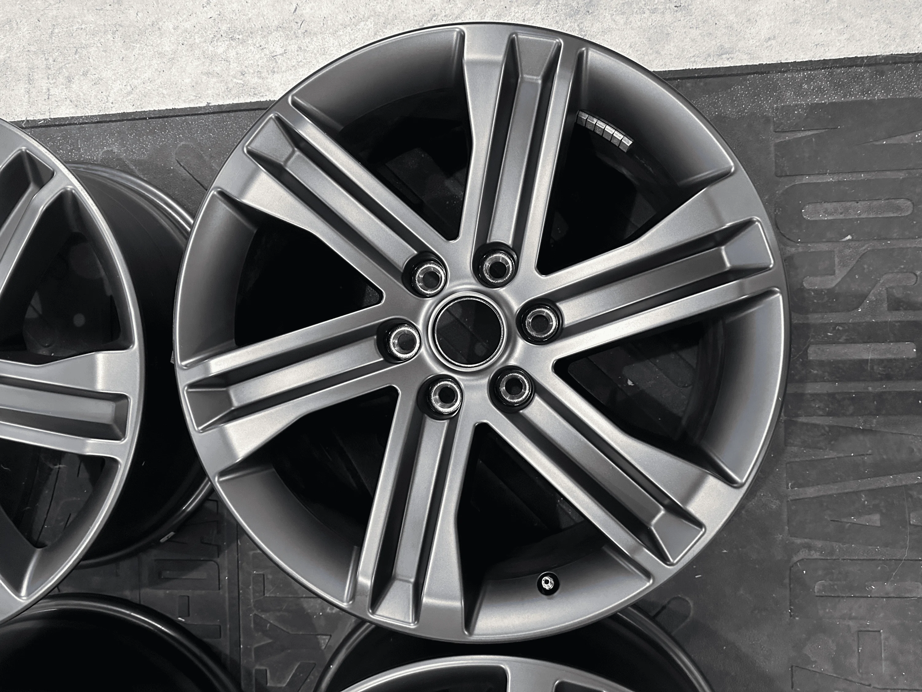 Ford F-150 20" Matte Grey Lariat Wheels tempImagedthIIY