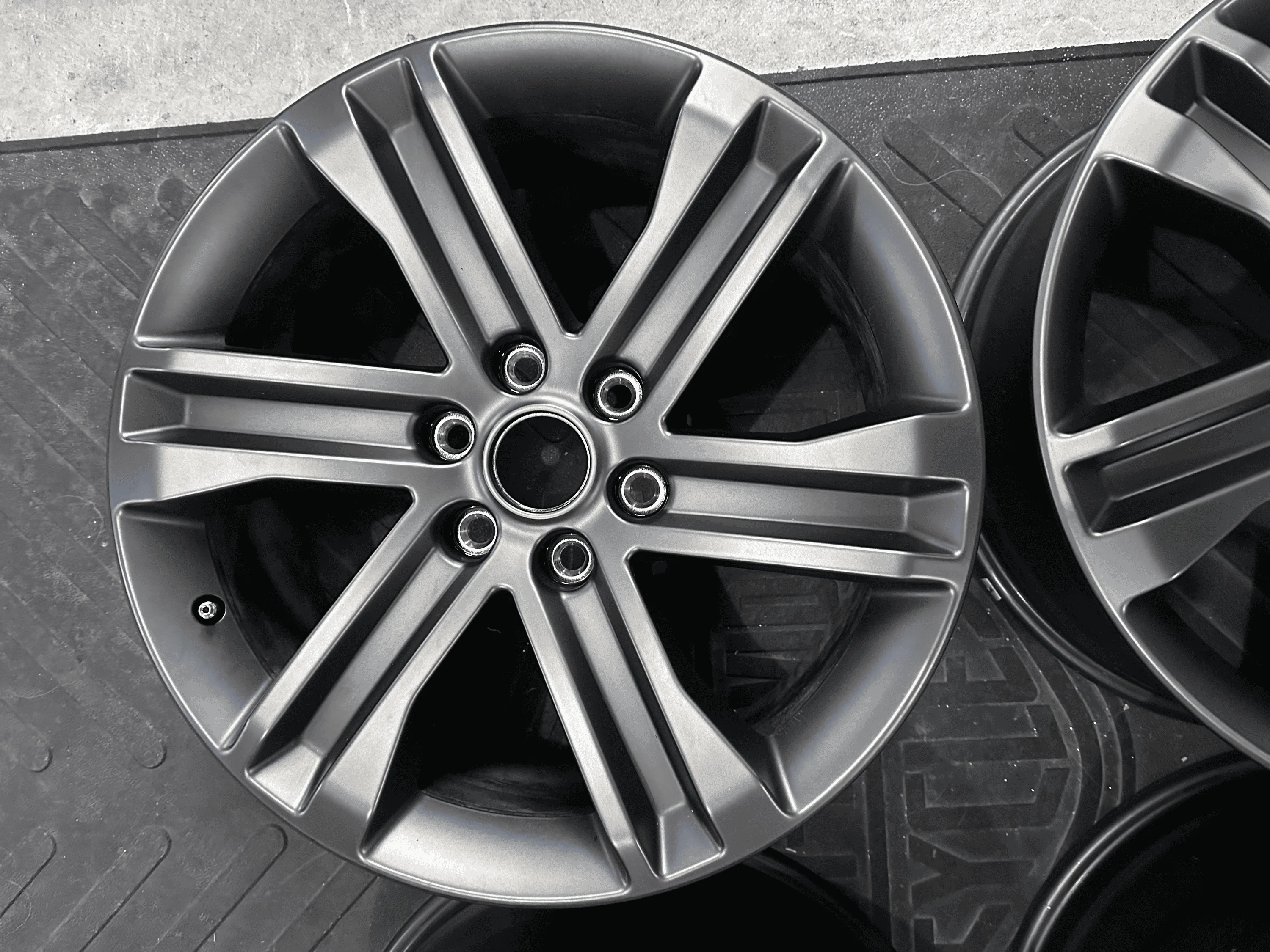 Ford F-150 20" Matte Grey Lariat Wheels tempImageqtspoY