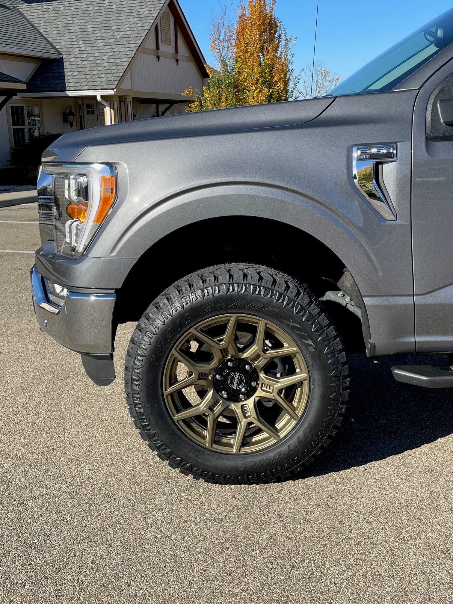 Ford F-150 20x9 +18 Wheel, 295/60 Tire,  2" Level Kit truck2