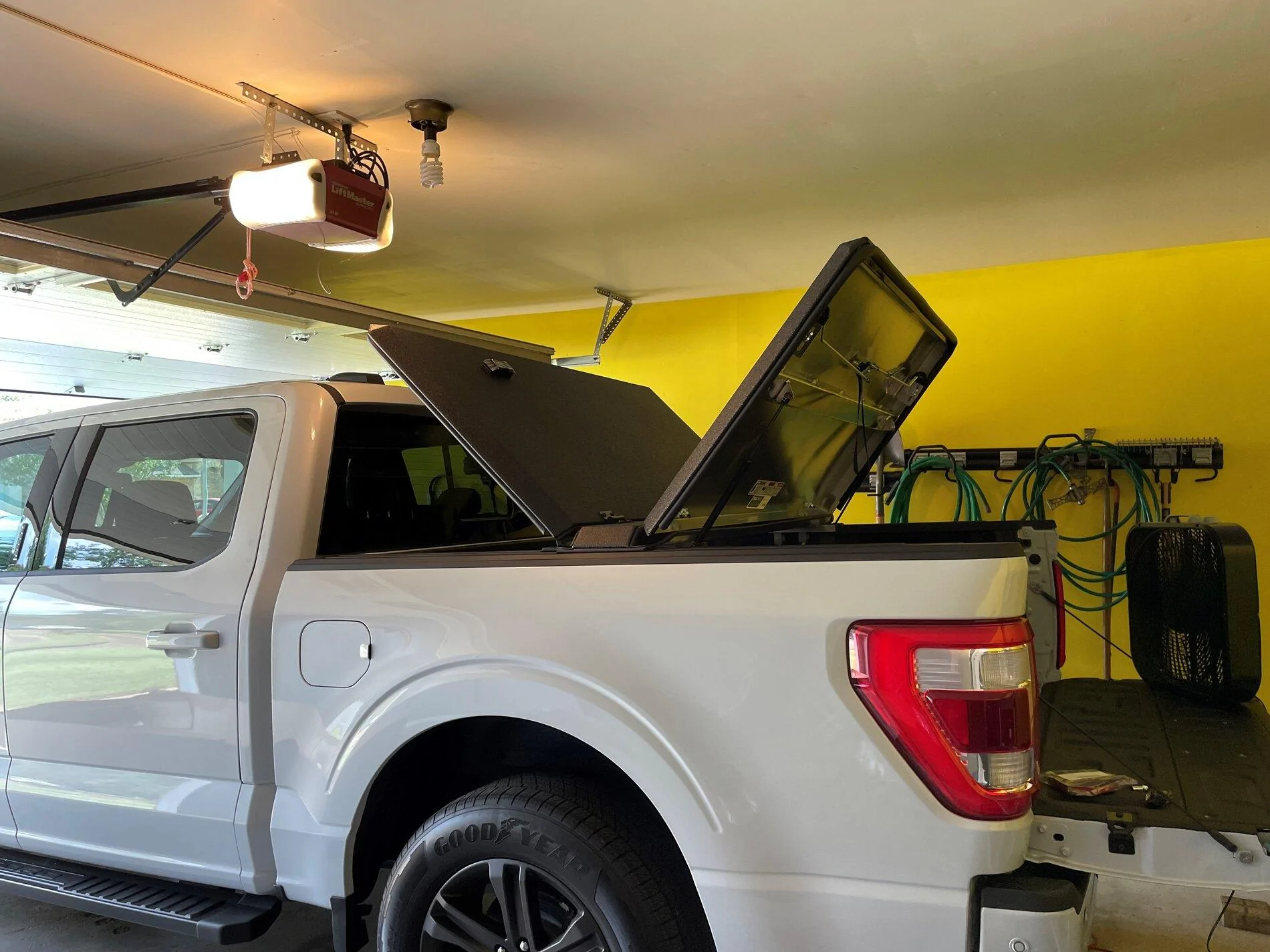 Ford F-150 SPACE WHITE F-150 (2021+) Club u