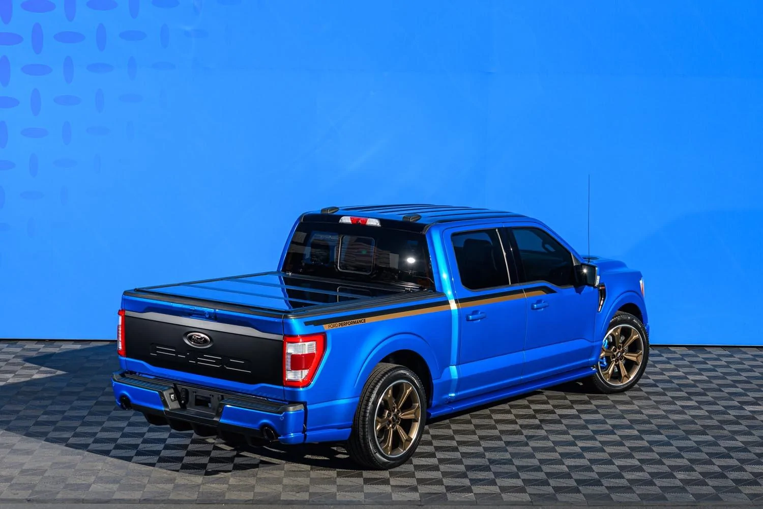 Ford F-150 2022 Ford Street Performance F-150 Supercharged V8 Debuts at SEMA 2021 wdmp_211030_00734