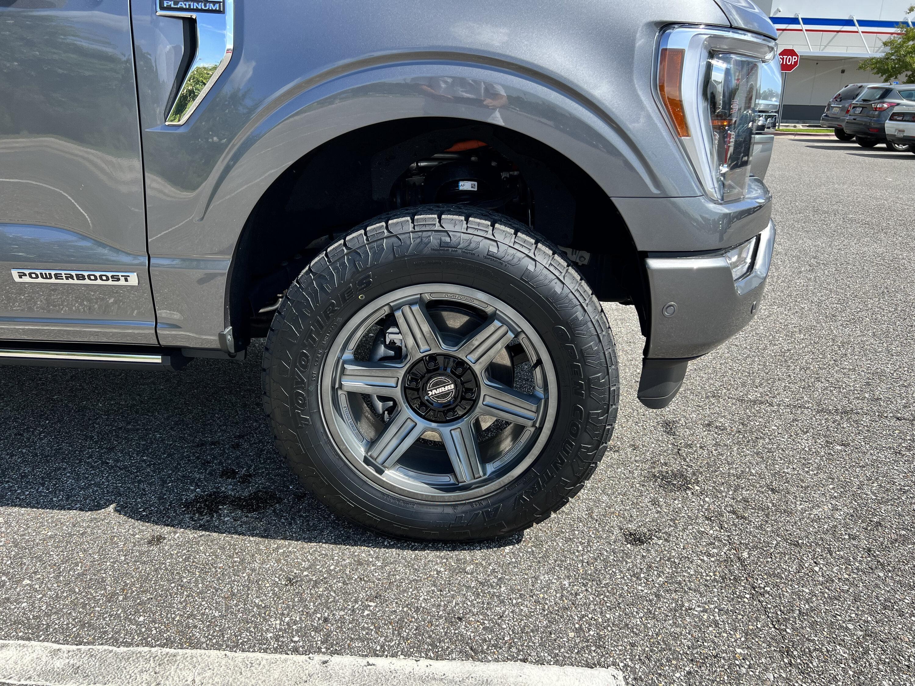 Ford F-150 CARBONIZED GRAY F-150 (2021+) Club wheels and tires 2