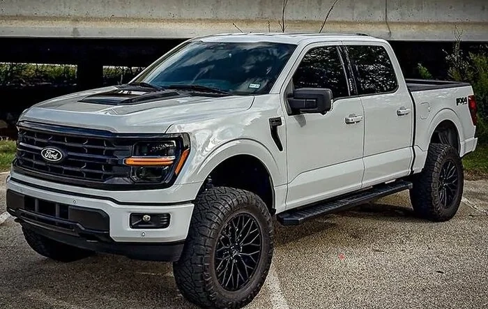 2024 Avalanche FX4 3.5 on 4" inch lift with Bilstein coilovers, TIS 566 B 20x9-0 offset, 296/60/20 BFGoodrich KO3